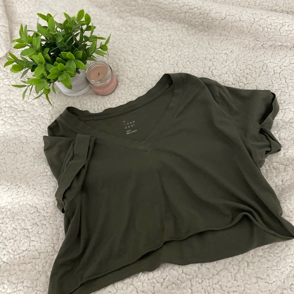 a new day S green cropped tee